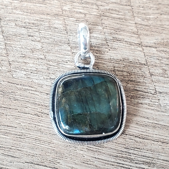 Handmade Labradorite Gemstone Set in 925 Sterling Silver Pendant 1.38", NWT - Picture 7 of 13